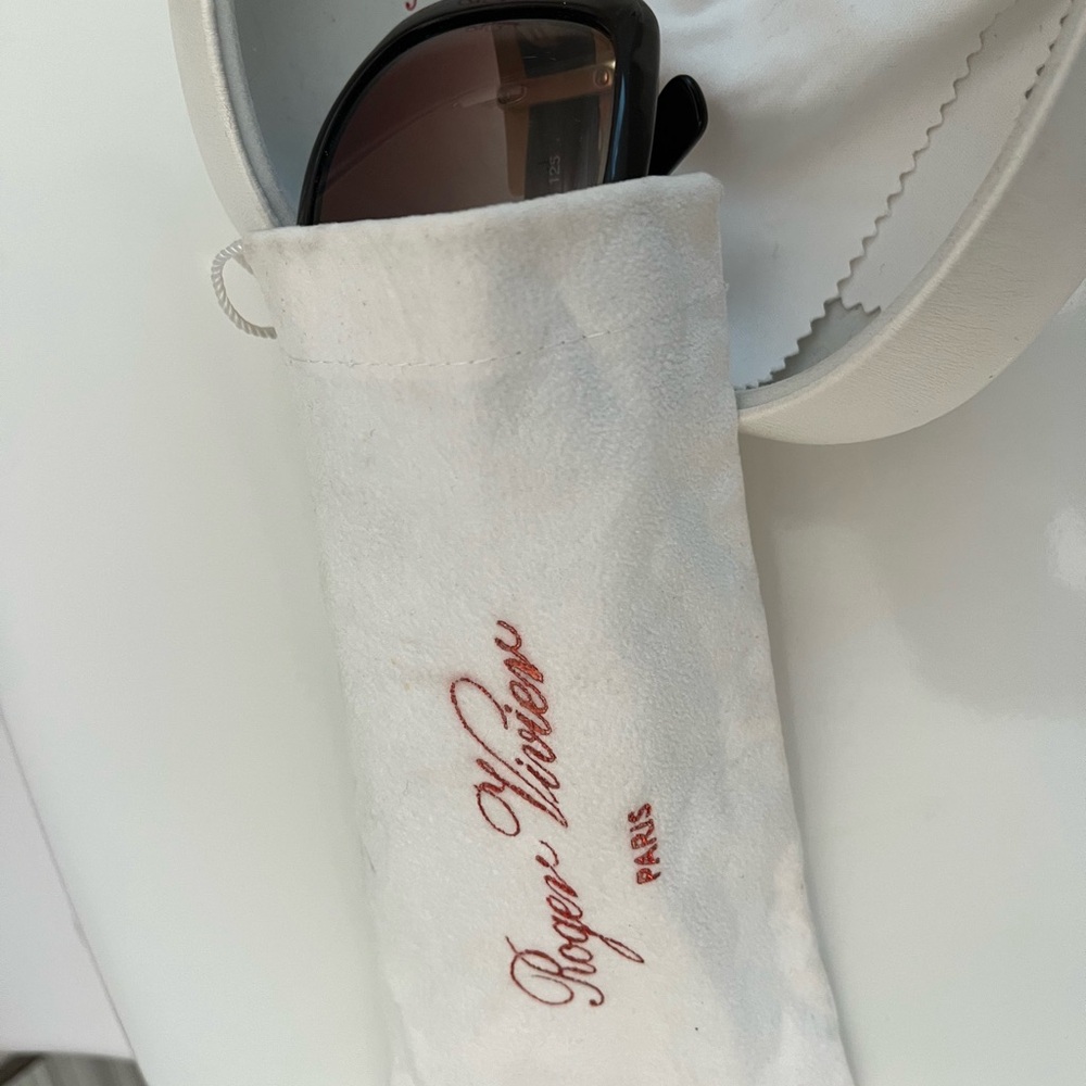Roger Vivier dark Brown and gold accent Sunglasses with hard and soft case - Picture 8 of 8